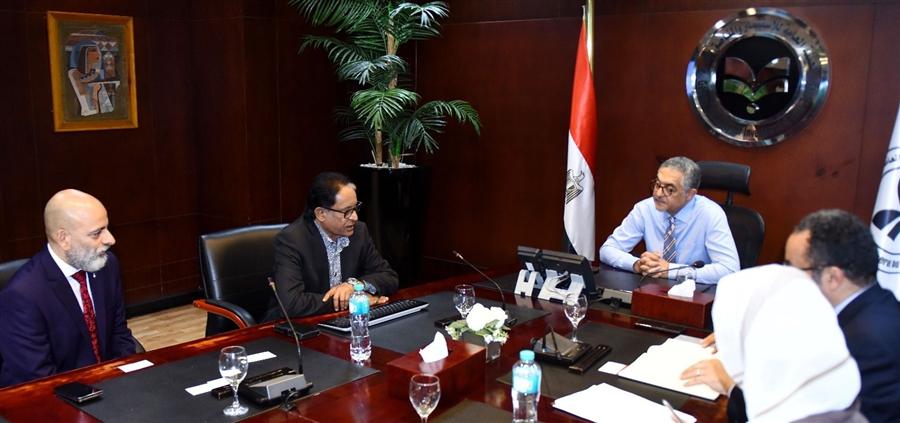 مصر تستقطب استثمارات 210 مليون دولار من سنغافورة لإنتاج الأمونيا والهيدروجين الأخضر